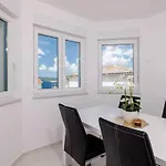 In 51208 * סלצה