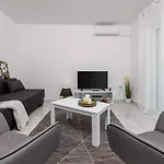 דירה In 51208 *