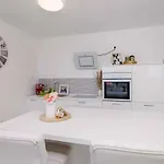 In 51208 * סלצה