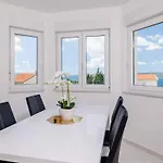 In 51208 * סלצה