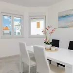 In 51208 דירה סלצה