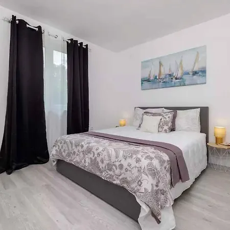 In 51208 Apartment *