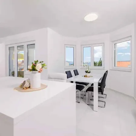 Apartment In 51208