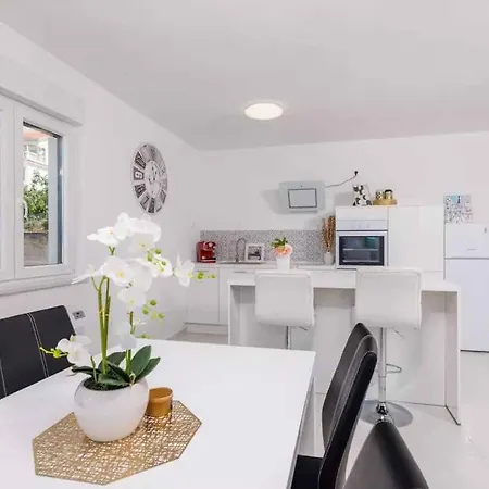 Apartment In 51208