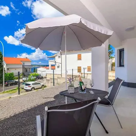 Apartment In 51208 *