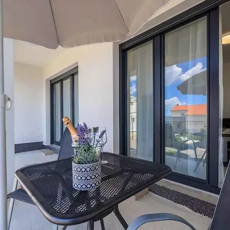 Apartment In 51208 *